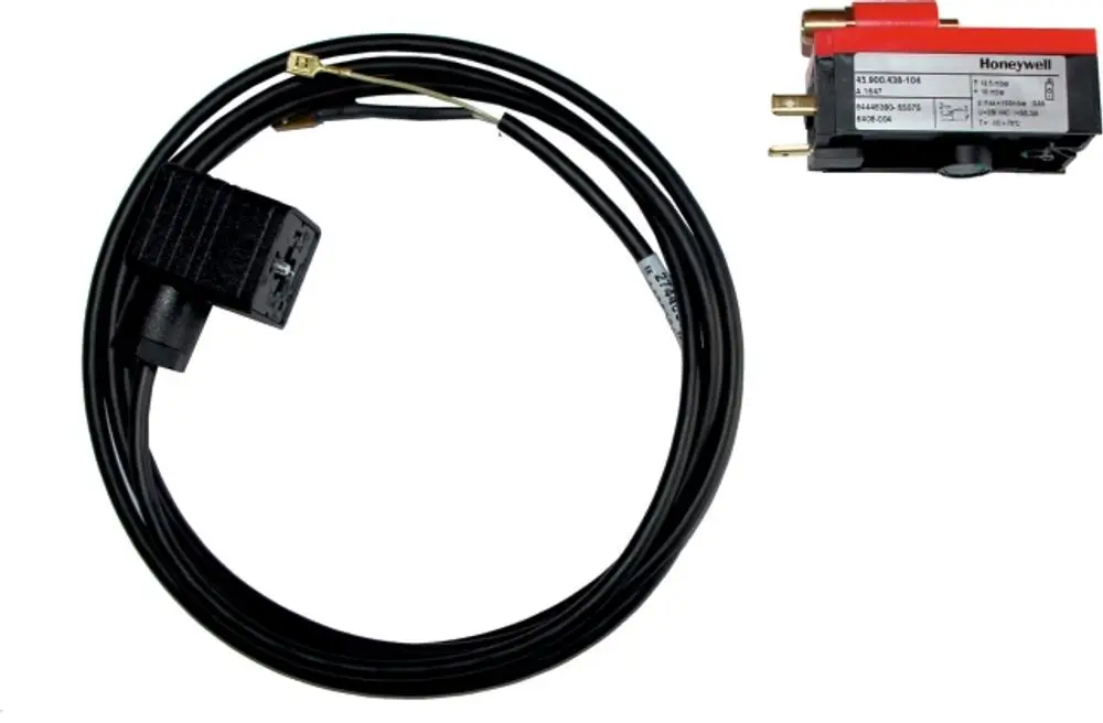 Gasdruckwächter mit Kabel von Wolf, bestehend aus einem Anschlussstecker und einem Schaltgerät. Beide Teile sind in Schwarz gehalten und miteinander verbunden.